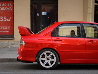 2004 Mitsubishi Lancer Evolution VIII, красный, 2600000 рублей, вид 3