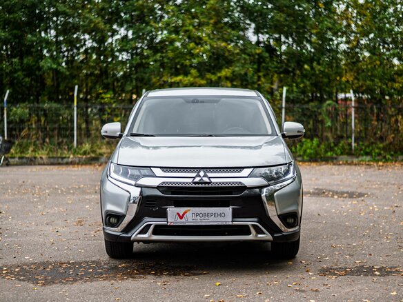 2018 Mitsubishi Outlander III Рестайлинг 2, серебристый, 1250000 рублей - вид 2