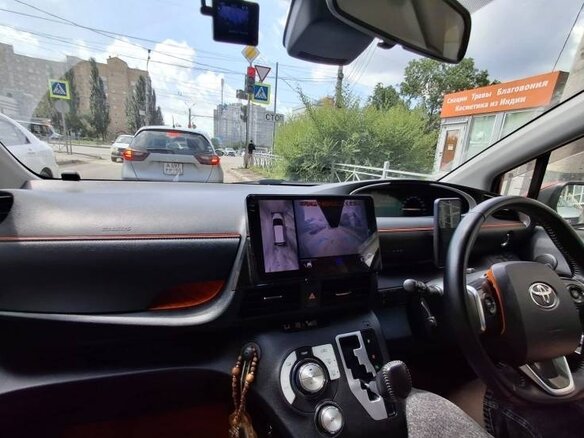 2019 Toyota Sienta II Рестайлинг, красный, 1480000 рублей - вид 4