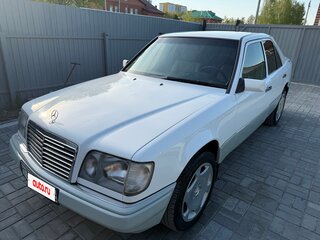 1994 Mercedes-Benz E-Класс 220 I (W124), белый, 1700000 рублей, вид 4