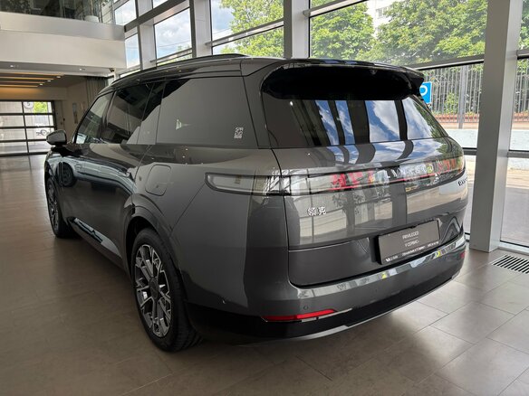 2026 Lynk & Co 900, чёрный - вид 4