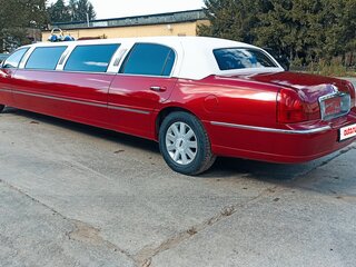 2003 Lincoln Town Car III, красный, 990000 рублей, вид 4