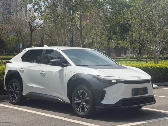 2023 Toyota bZ4X I, белый - вид 2