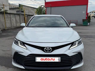 2021 Toyota Camry VIII (XV70) Рестайлинг, белый, 2100000 рублей, вид 3