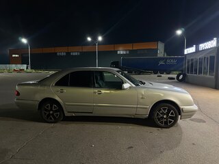 1997 Mercedes-Benz E-Класс 240 II (W210, S210), серый, 320000 рублей, вид 2