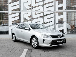 2015 Toyota Camry VII (XV50) Рестайлинг, серебристый, 1830000 рублей, вид 1