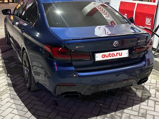 2021 BMW 5 серии M550i xDrive VII (G30/G31/G38) Рестайлинг, синий, 8000000 рублей, вид 5