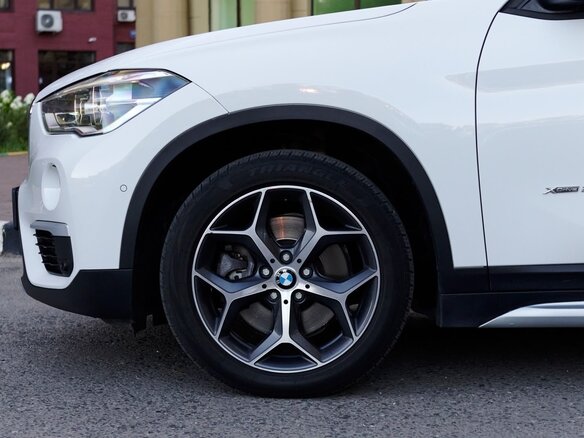 2015 BMW X1 20i xDrive II (F48), белый, 2140000 рублей - вид 16