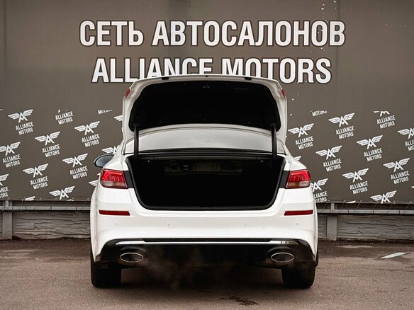 2019 Kia Optima IV Рестайлинг, белый, 2165000 рублей - вид 6