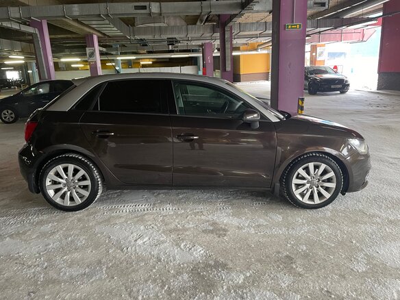2013 Audi A1 I (8X), коричневый - вид 2