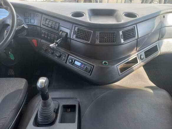 2022 IVECO-Hongyan 6x4 (CQ3346), жёлтый, 2450250 рублей - вид 10