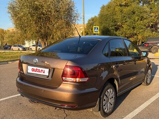 2016 Volkswagen Polo V Рестайлинг, коричневый, 900000 рублей, вид 4