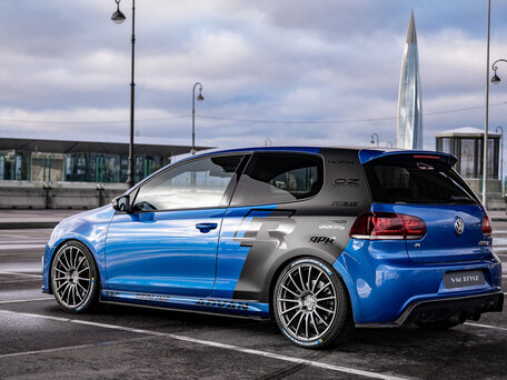 2011 Volkswagen Golf R VI, синий, 1950000 рублей, вид 1