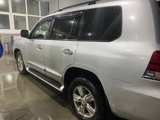 2014 Toyota Land Cruiser 200 Series Рестайлинг 1, серебристый, 3500000 рублей, вид 4