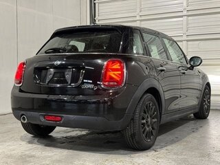 2021 Mini Hatch Cooper III (F55/F56) Рестайлинг, чёрный, 1178911 рублей, вид 3