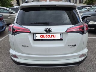2017 Toyota RAV4 IV (XA40) Рестайлинг, белый, 2350000 рублей, вид 4