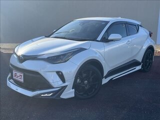 2019 Toyota C-HR I Рестайлинг, белый, 1370001 рублей, вид 1