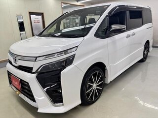 2022 Toyota Voxy IV (R90), белый, 2700666 рублей, вид 5