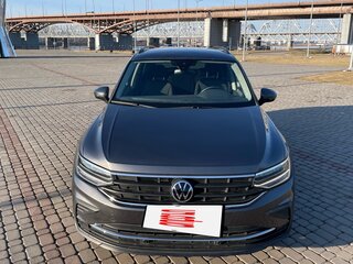 2021 Volkswagen Tiguan II Рестайлинг, серый, 1930000 рублей, вид 3
