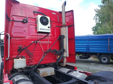 2003 Volvo VNL, красный, 5500000 рублей, вид 4