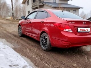 2013 Hyundai Solaris I, красный, 560000 рублей, вид 3