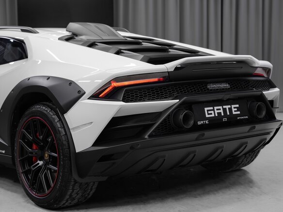 2023 Lamborghini Huracán Sterrato I Рестайлинг, белый, 42900000 рублей - вид 13