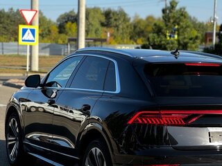 2020 Audi Q8 55 TFSI I (4M), чёрный, 6800000 рублей, вид 5
