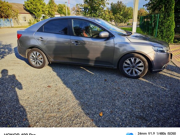 2010 Kia Cerato 6-speed II, серый, 800000 рублей - вид 3