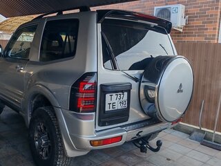 2002 Mitsubishi Pajero III, серебристый, 1699000 рублей, вид 3