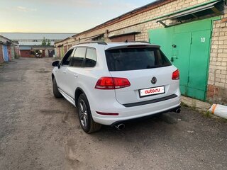 2012 Volkswagen Touareg II, белый, 2100000 рублей, вид 3