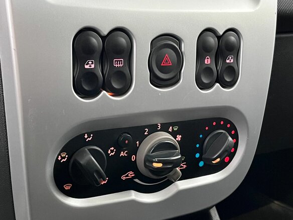 2010 Renault Sandero I, бежевый, 775000 рублей - вид 14