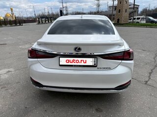2022 Lexus ES 300h VII Рестайлинг, белый, 3500000 рублей, вид 4