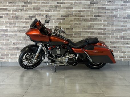 2017 Harley-Davidson CVO Road Glide, оранжевый, 2465000 рублей, вид 3