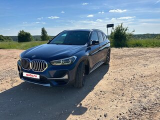 2020 BMW X1 20i xDrive II (F48) Рестайлинг, синий, 3850000 рублей, вид 3