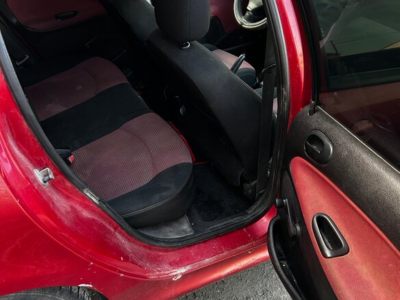 2004 Peugeot 206, красный, 120000 рублей - вид 9