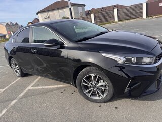 2022 Kia Cerato IV Рестайлинг, чёрный, 2250000 рублей, вид 3