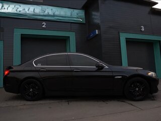 2013 BMW 5 серии 528i xDrive VI (F10/F11/F07), чёрный, 1650000 рублей, вид 2