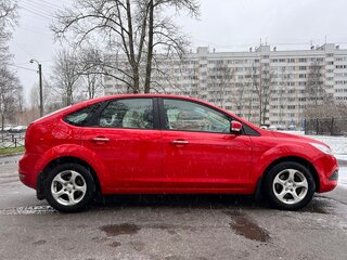 2011 Ford Focus II Рестайлинг, красный, 857000 рублей, вид 3