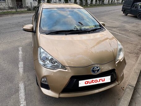 2012 Toyota Aqua I, жёлтый, 600000 рублей, вид 2