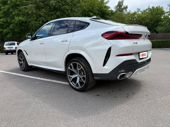 2021 BMW X6 40d III (G06), белый, 6200000 рублей - вид 14