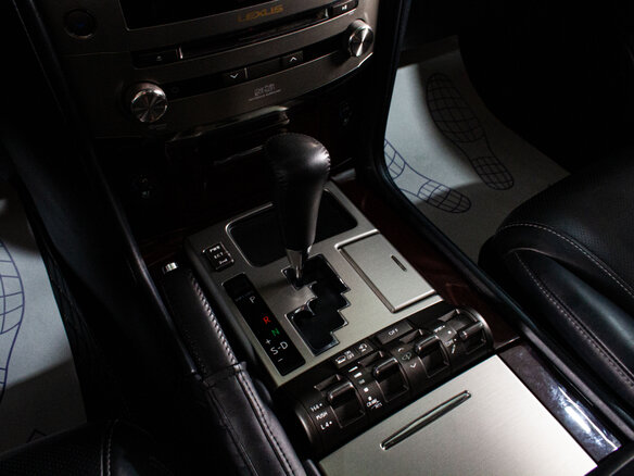 2013 Lexus LX 570 III Рестайлинг, чёрный - вид 13