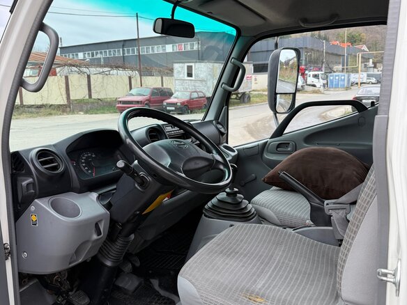 2015 Hino Series 300 (Dutro), белый, 2800000 рублей - вид 12