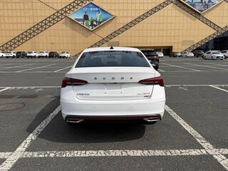 2022 Skoda Octavia IV (A8), белый, 2300000 рублей, вид 5