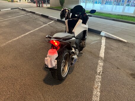 2010 Honda VFR 1200, белый, 650000 рублей, вид 3