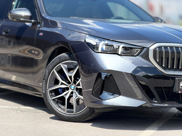 2024 BMW 5 серии 523d VIII (G60/G61/G68), серый - вид 1