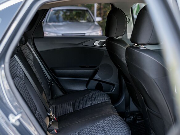 2021 Kia Ceed III, серый, 1688000 рублей - вид 12