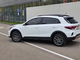 2021 Kia Rio X IV Рестайлинг, белый, 1550000 рублей, вид 4
