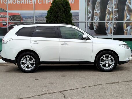 2013 Mitsubishi Outlander II Рестайлинг, белый, 1524000 рублей, вид 4