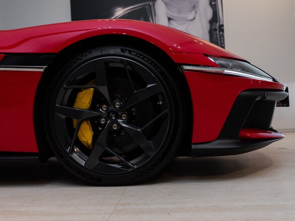 2025 Ferrari 12Cilindri, красный - вид 10