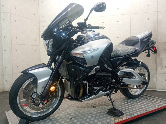 2011 Suzuki B-King, серебристый, 925000 рублей